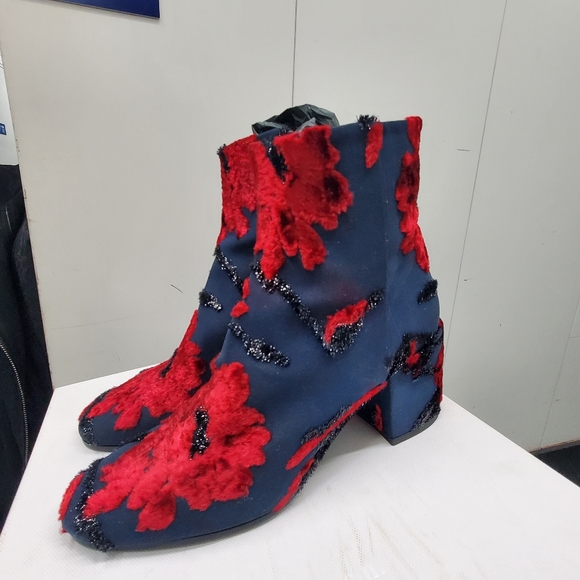 Woman Boots - Picture 3 of 7